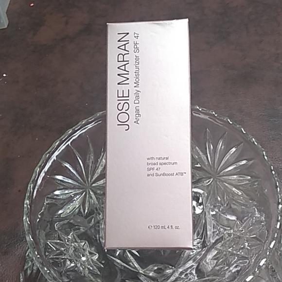 JOSIE MARAN Other - Josie Maran Daily Moisturizer